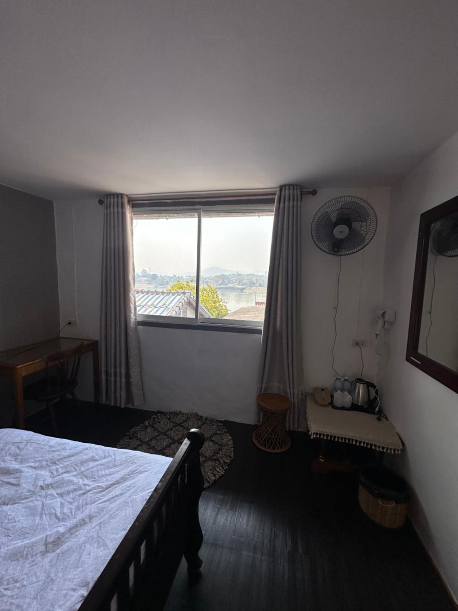 Thadan Guest House Ban Houayxay Exteriör bild