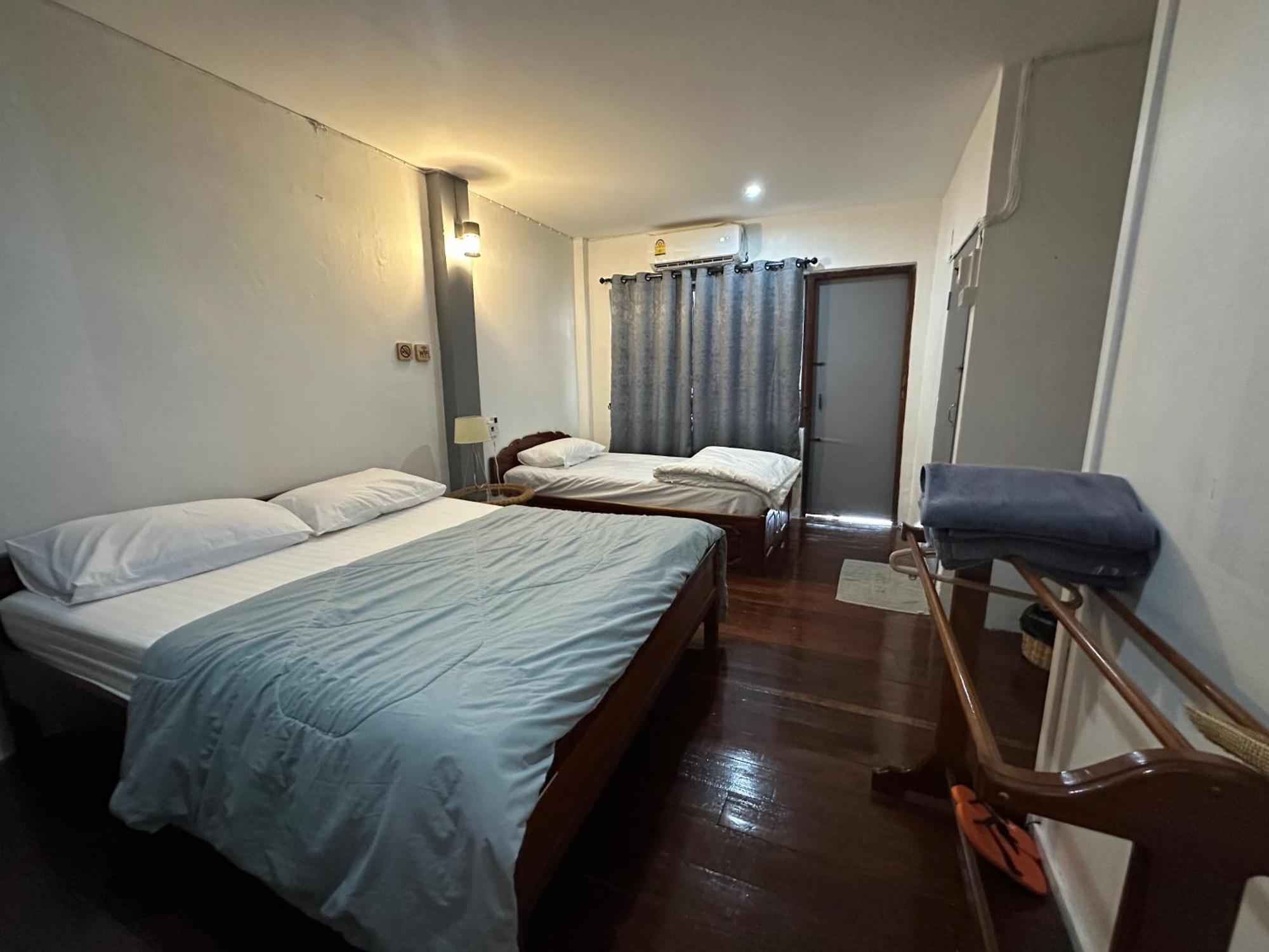 Thadan Guest House Ban Houayxay Exteriör bild