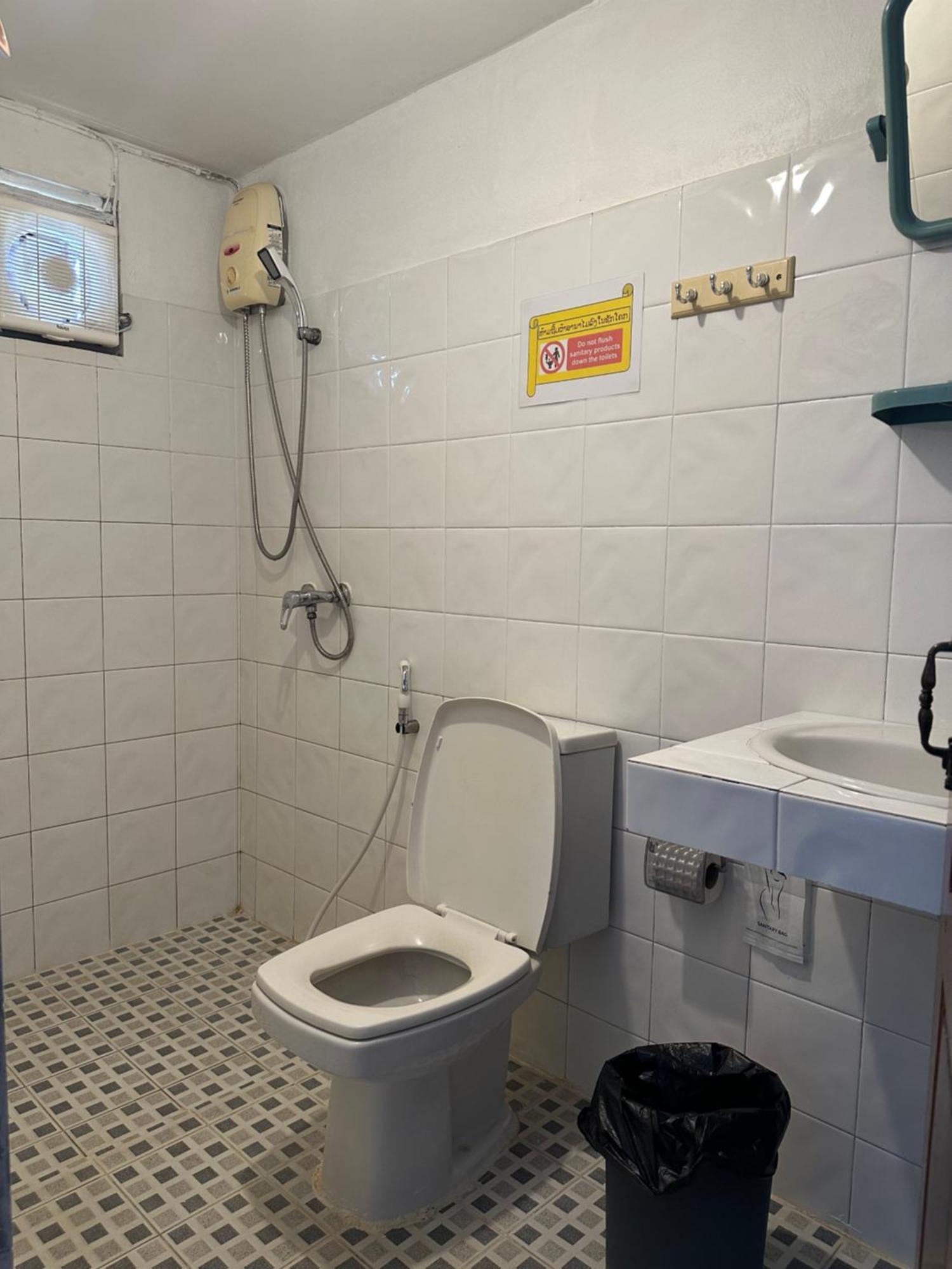 Thadan Guest House Ban Houayxay Exteriör bild