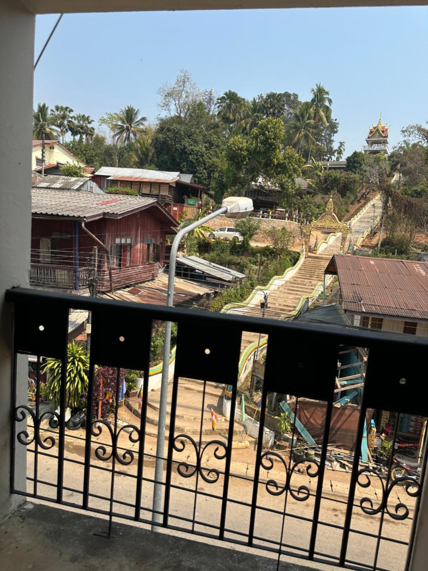 Thadan Guest House Ban Houayxay Exteriör bild