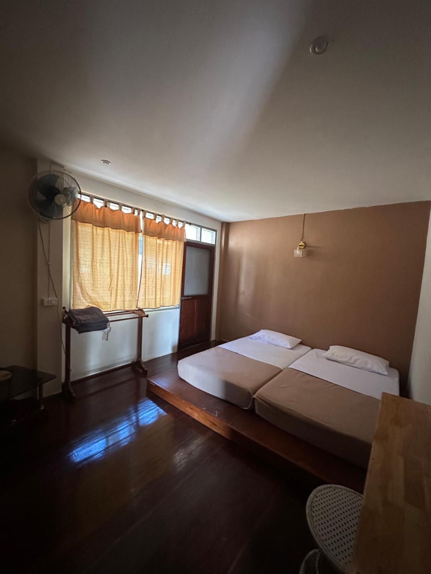 Thadan Guest House Ban Houayxay Exteriör bild